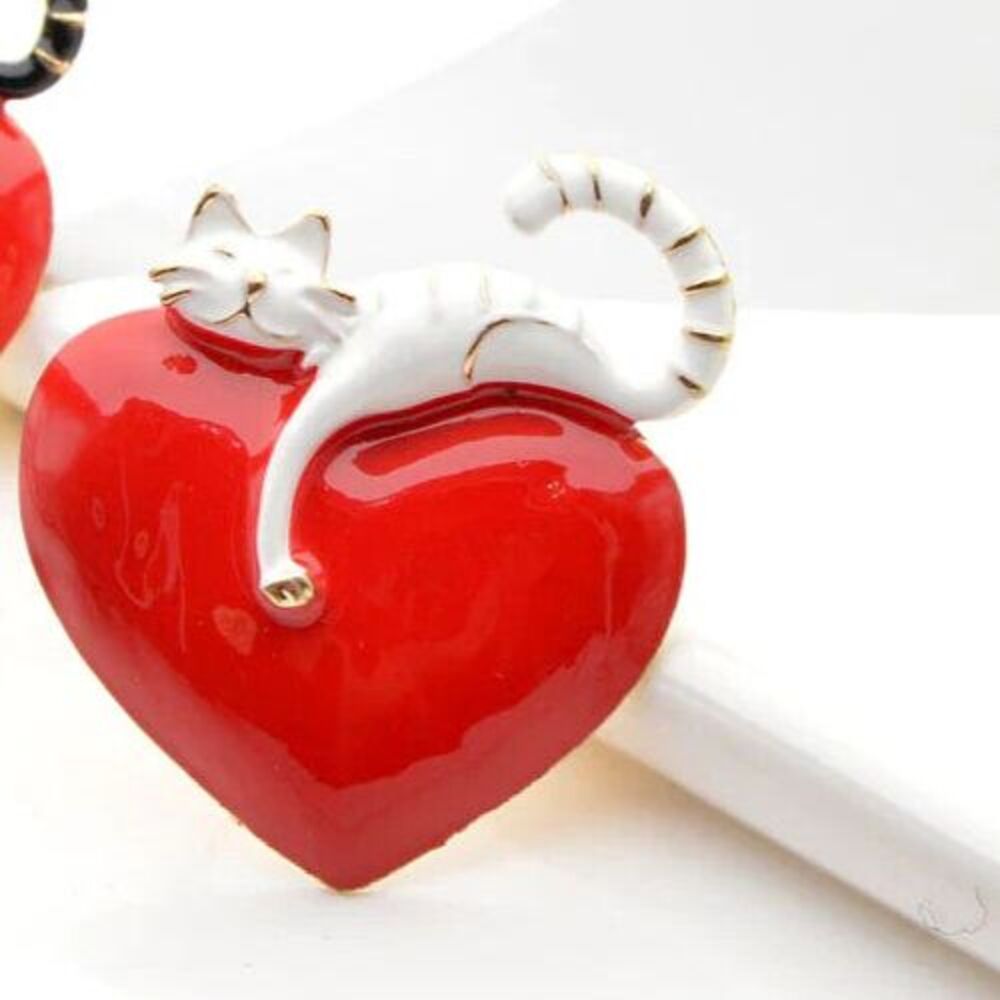Red Enamel Heart And Cat Brooch Cute Kitty Pin Vivid Animal Brooch Jewelry